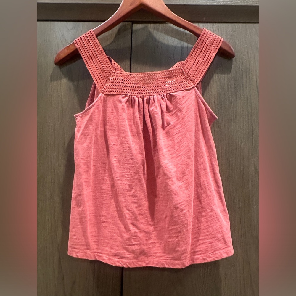 🌈 Old Navy women’s top size XS- 
salmon color 🌈
